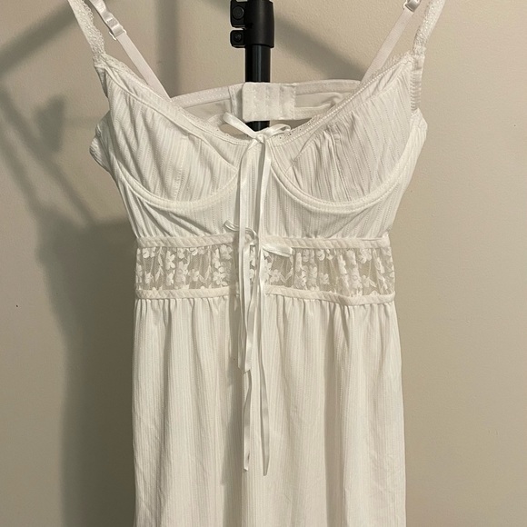 Underwire Dress - Picture 3 of 3